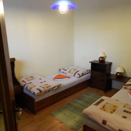 Hotel Slnecny Dvor Michalovce Camera foto