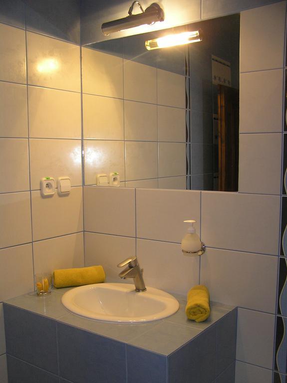 Hotel Slnecny Dvor Michalovce Camera foto