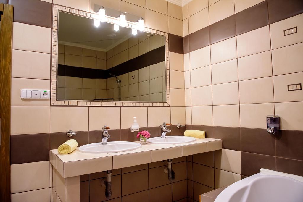 Hotel Slnecny Dvor Michalovce Camera foto