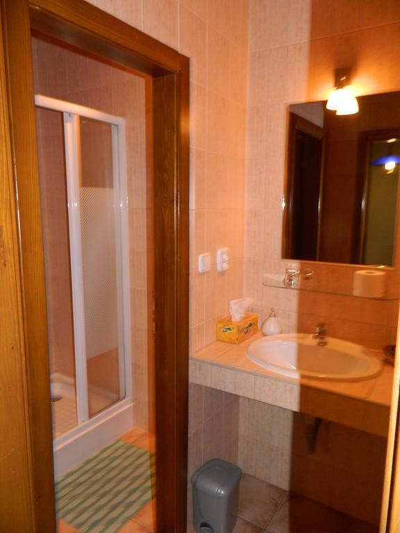 Hotel Slnecny Dvor Michalovce Camera foto