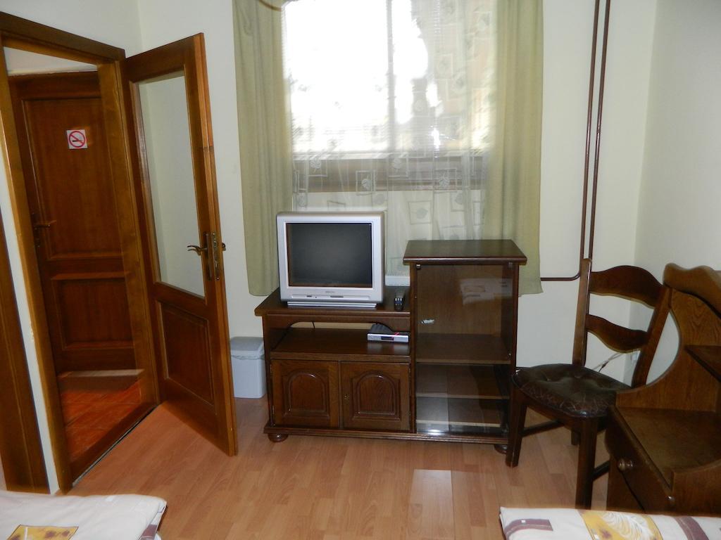 Hotel Slnecny Dvor Michalovce Camera foto