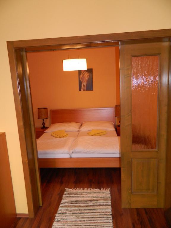 Hotel Slnecny Dvor Michalovce Camera foto