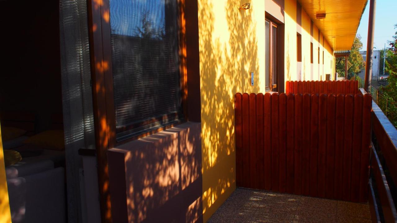 Hotel Slnecny Dvor Michalovce Esterno foto