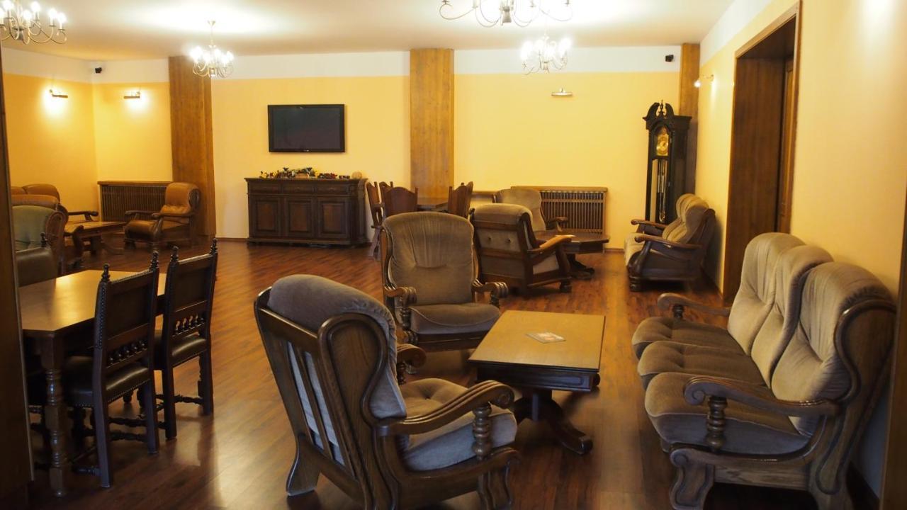Hotel Slnecny Dvor Michalovce Esterno foto