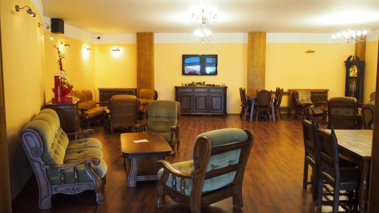 Hotel Slnecny Dvor Michalovce Esterno foto