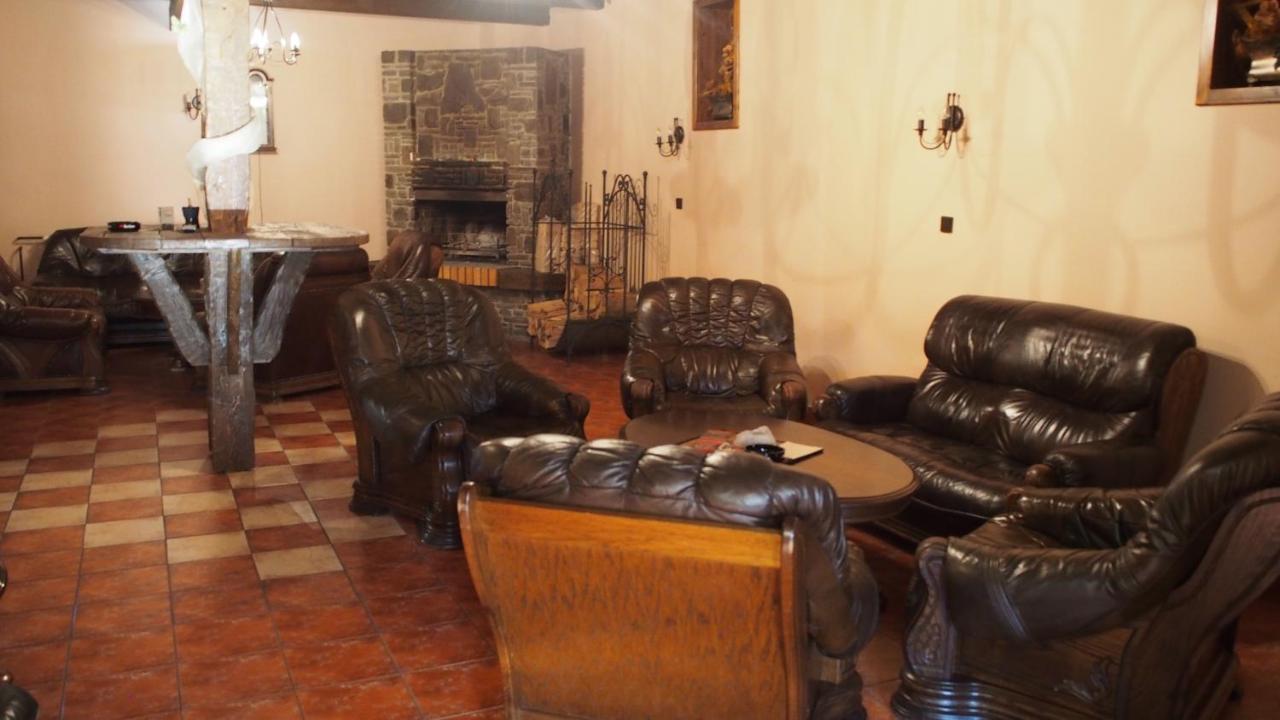 Hotel Slnecny Dvor Michalovce Esterno foto